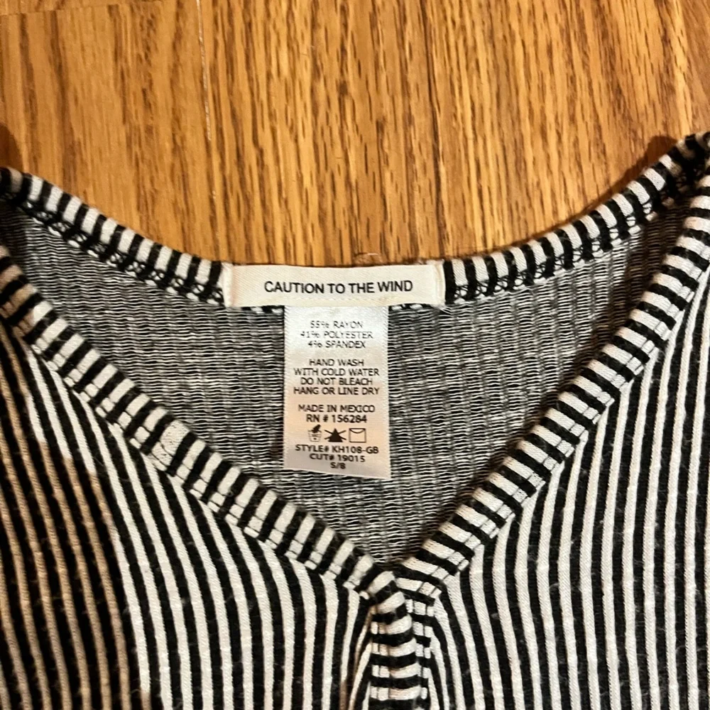Caution to the Wind Girls Size Small(8) Short Sleeve Dress - Picture 2 of 2